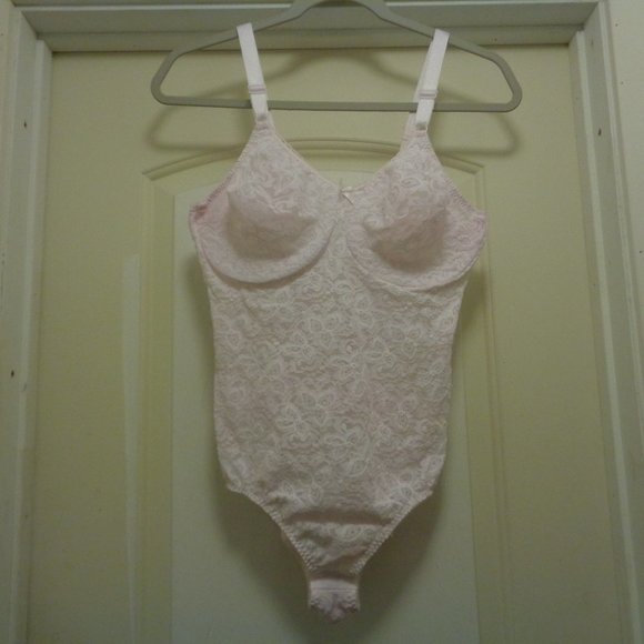 COQUETTE ROMANCE BALI PRETTY IN LIGHT PINK LACE BODYSUIT 40 C